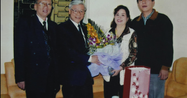 Cô giáo tiểu học của Tổng Bí thư khóc nghẹn ngào vì không thể gặp trò lần cuối
