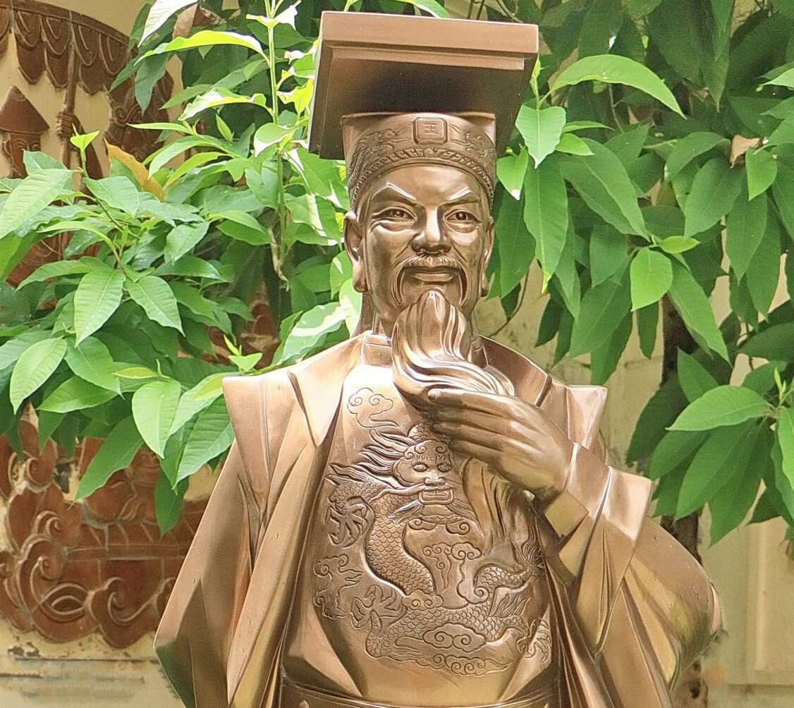 Tượng Vua Lê Thánh Tông - Bảo tàng Văn học Việt Nam