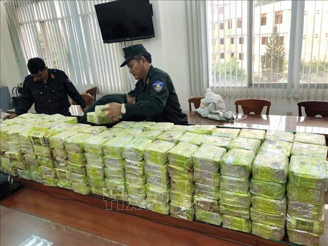 Thưởng nóng Ban chuyên án phá đường dây mua bán, vận chuyển 300kg ma tuý đá - Báo và Phát thanh, Truyền hình Tây Ninh