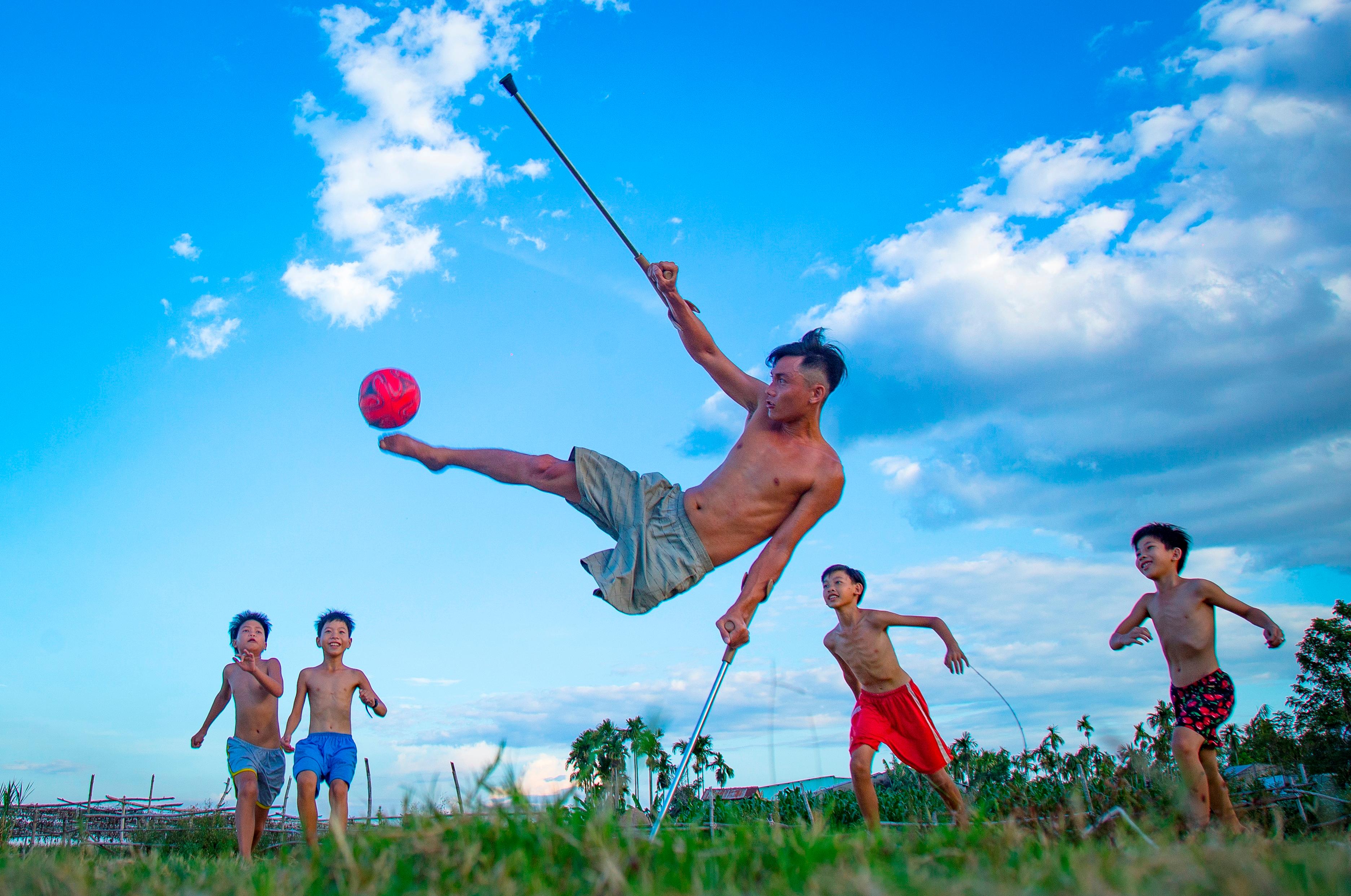 Hành trình thiện nguyện của 'Phi một chân'