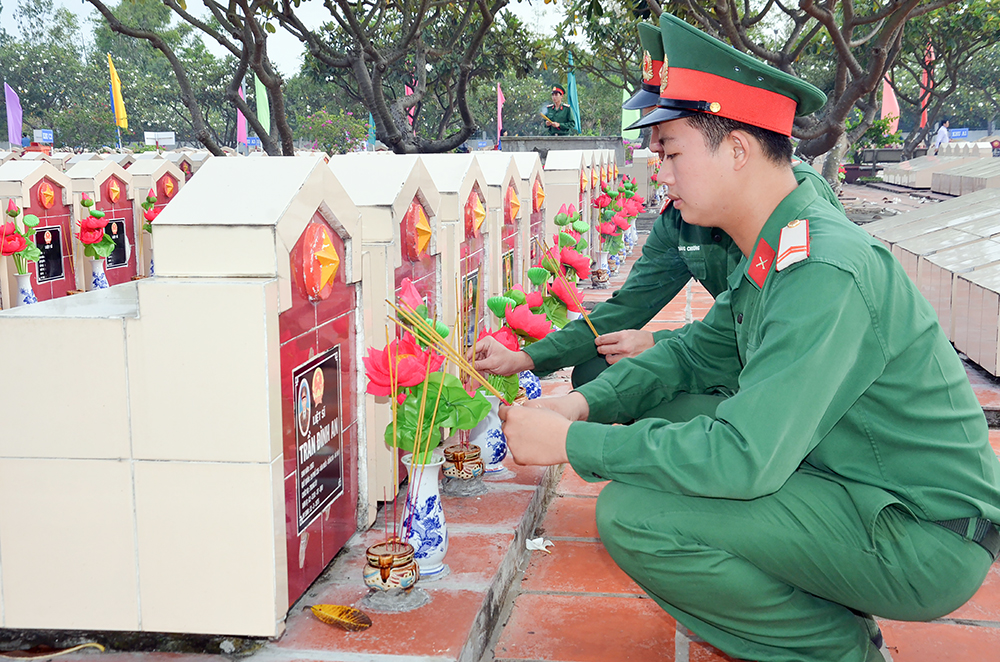 Đời đời nhớ ơn các Anh hùng liệt sĩ! - Báo An Giang Online