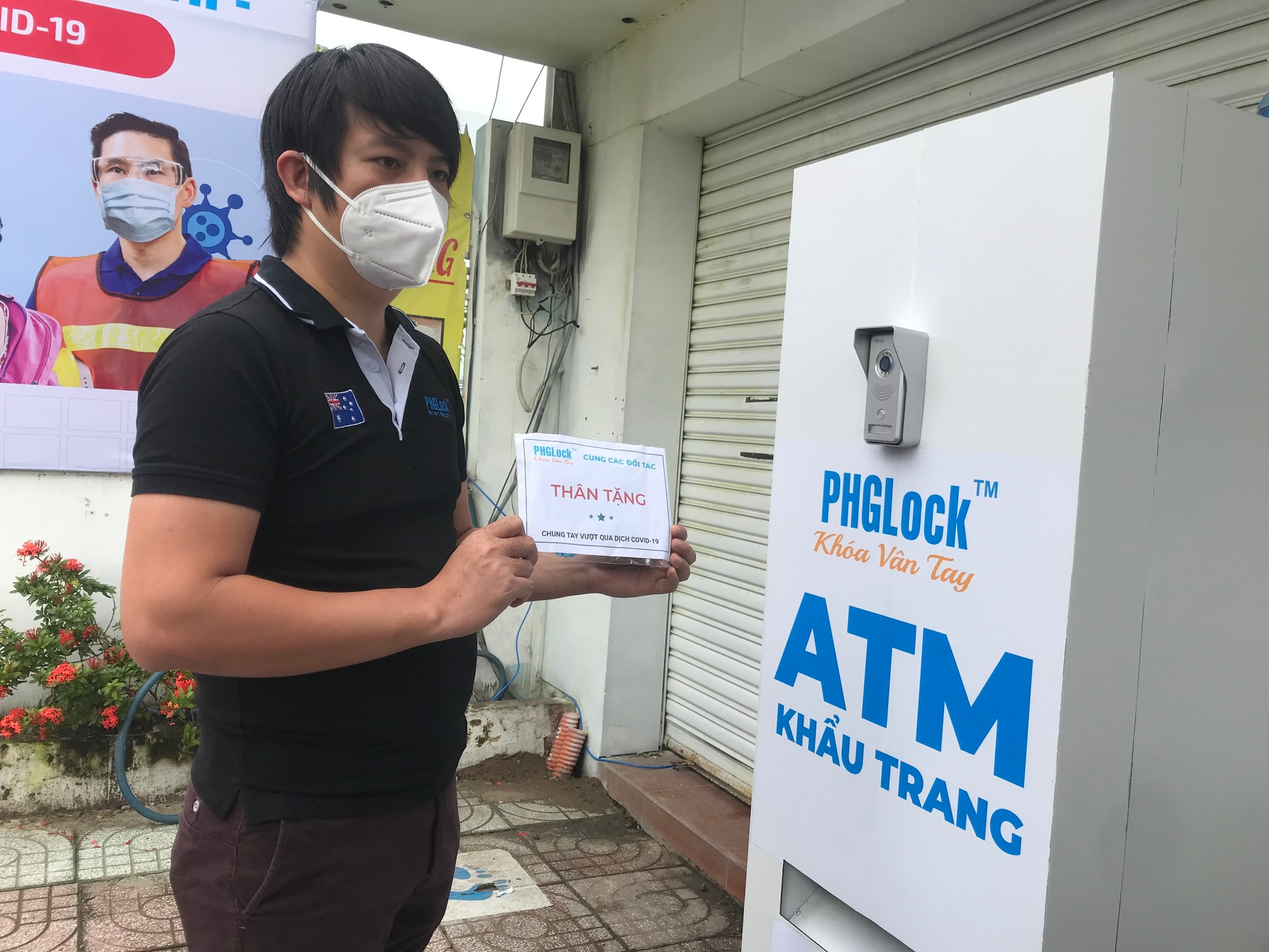 Cha đẻ ATM gạo' tiếp tục chế tạo 'ATM khẩu trang' phát miễn phí cho người  nghèo