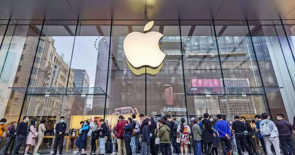 Đám đông xếp hàng dài mua iPhone dần biến mất, liệu sản phẩm của Apple có  đang trở nên kém hấp dẫn?
