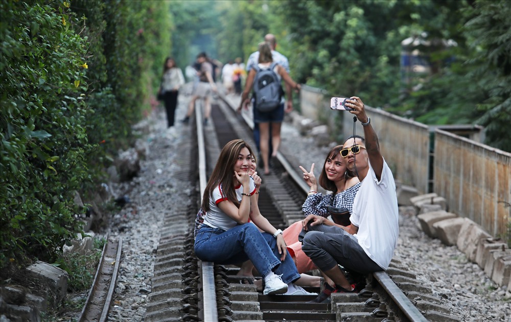 Xuất hiện điểm check-in "sống ảo" nhưng nguy hiểm ở Hà Nội