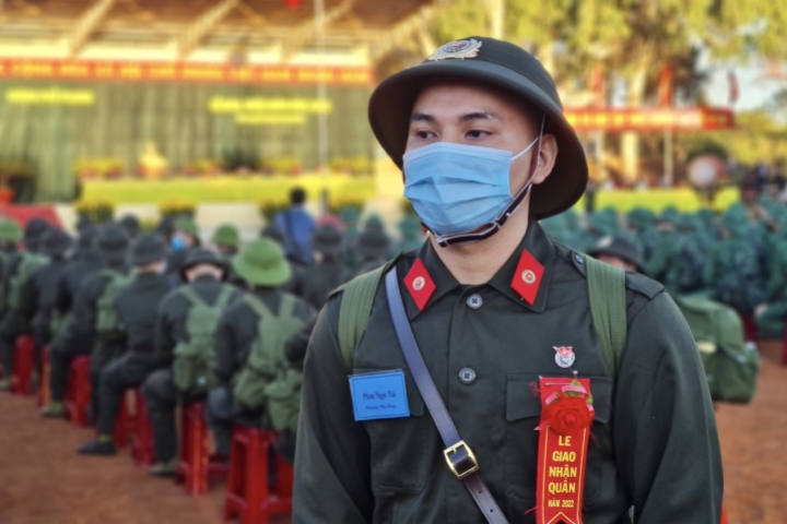 Nam cử nhân tốt nghiệp đại học xuất sắc tình nguyện nhập ngũ