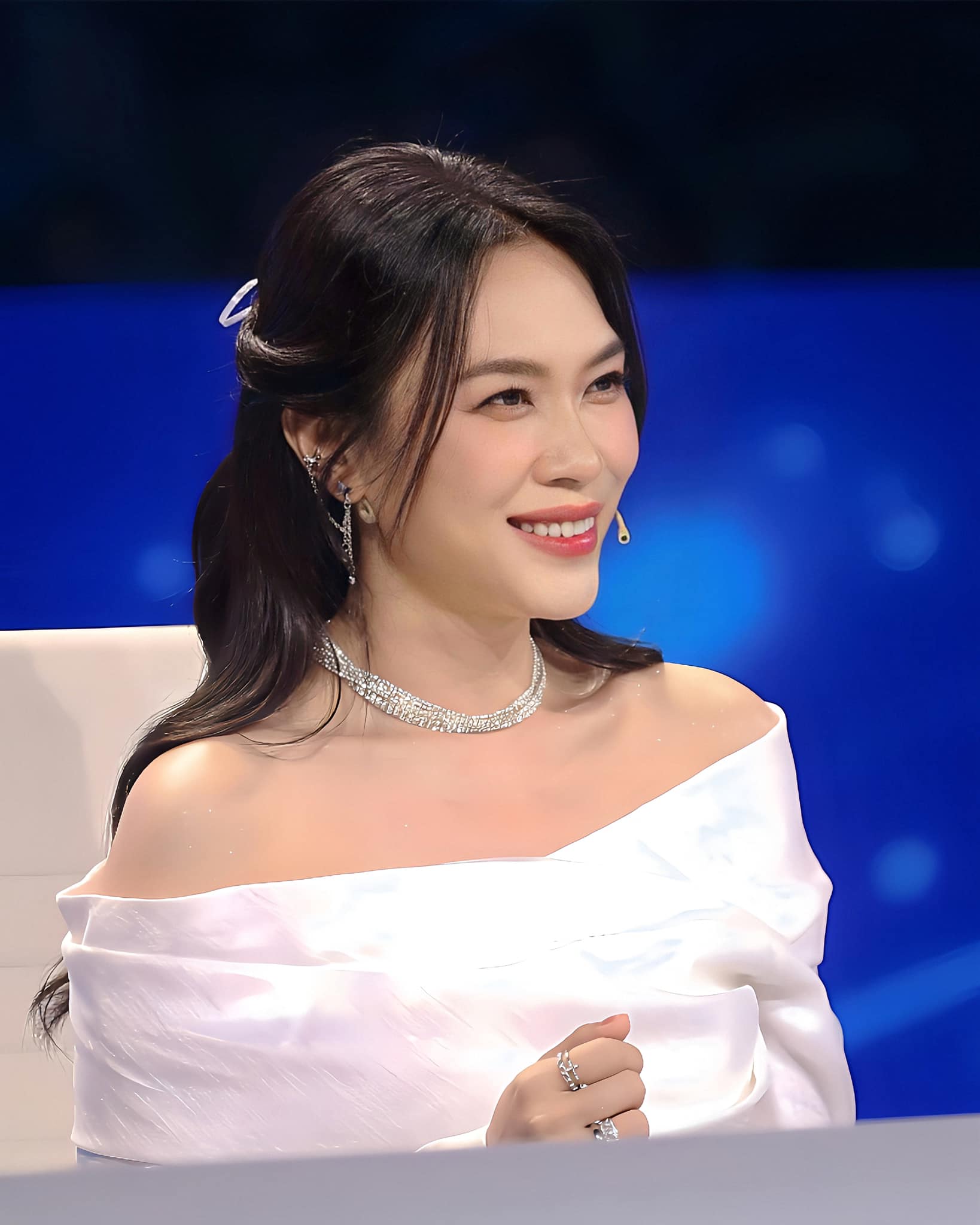 Mỹ Tâm gây sốt khi đăng ảnh năm 17 tuổi